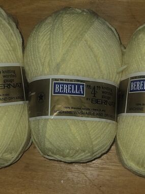 Soft Pale Yellow Worsted Acrylic Yarn - Machine Washable